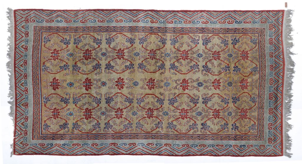 图片[1]-Tufted carpet with yellow lotus branch and sea water pattern-China Archive